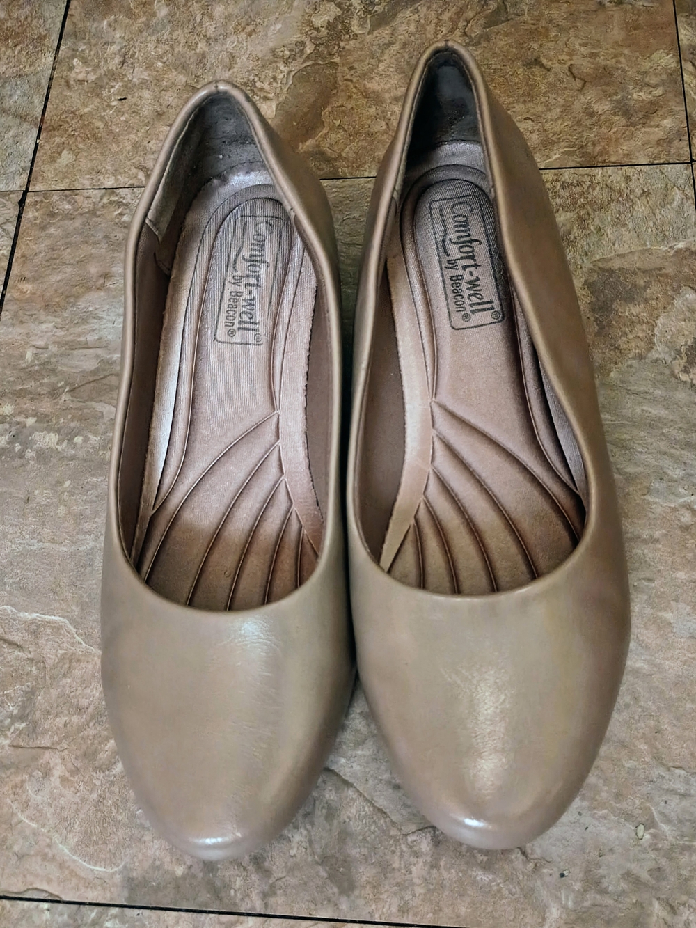 Beacon Taupe Women's Slip-On Flats Size 8.5 W